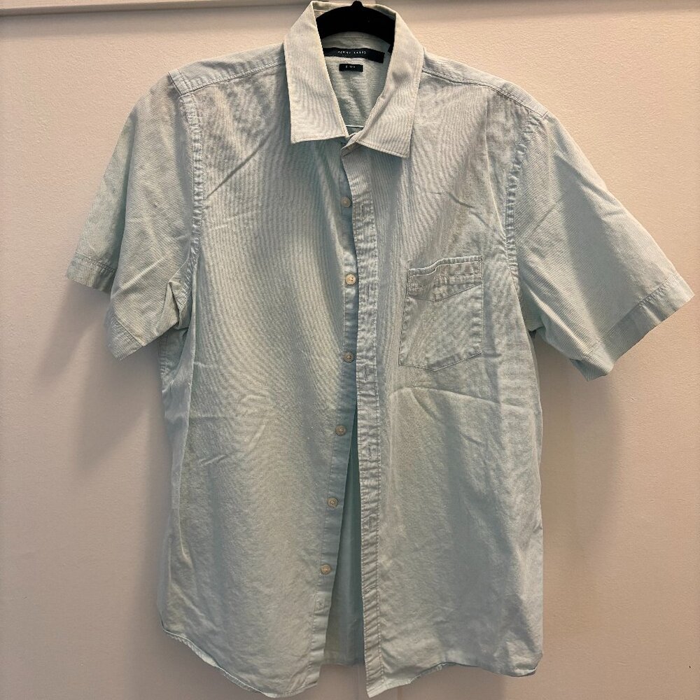 Perry Ellis Light Blue Button-Down Shirt - Classic Style